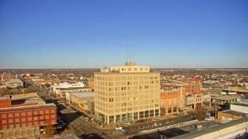 Weather camera view of First National Bank-Hutchinson.