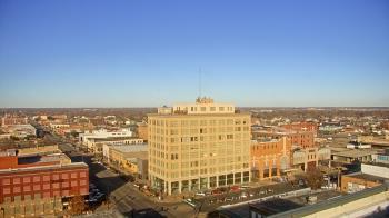 Weather camera view of First National Bank-Hutchinson.