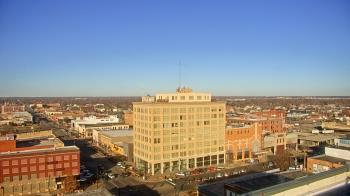 Weather camera view of First National Bank-Hutchinson.