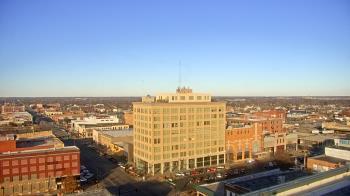 Weather camera view of First National Bank-Hutchinson.