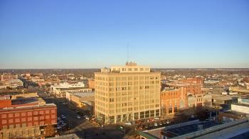Weather camera view of First National Bank-Hutchinson.
