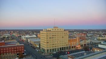 Weather camera view of First National Bank-Hutchinson.