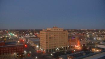 Weather camera view of First National Bank-Hutchinson.