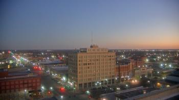 Weather camera view of First National Bank-Hutchinson.