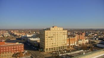 Weather camera view of First National Bank-Hutchinson.