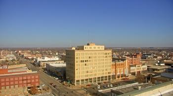 Weather camera view of First National Bank-Hutchinson.