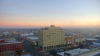 Weather camera view of First National Bank-Hutchinson.