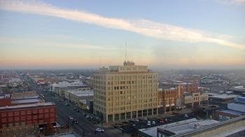 Weather camera view of First National Bank-Hutchinson.