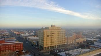 Weather camera view of First National Bank-Hutchinson.