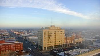 Weather camera view of First National Bank-Hutchinson.
