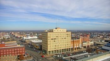 Weather camera view of First National Bank-Hutchinson.
