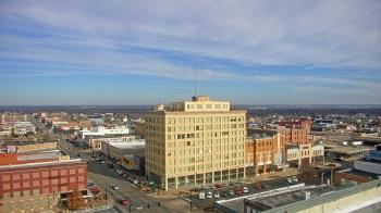 Weather camera view of First National Bank-Hutchinson.