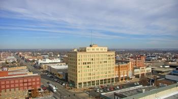Weather camera view of First National Bank-Hutchinson.