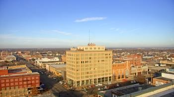 Weather camera view of First National Bank-Hutchinson.