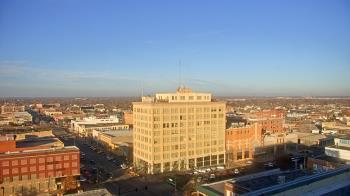 Weather camera view of First National Bank-Hutchinson.