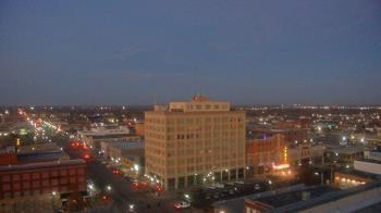 Weather camera view of First National Bank-Hutchinson.