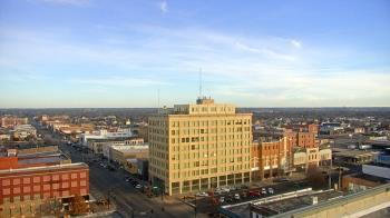 Weather camera view of First National Bank-Hutchinson.
