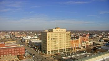 Weather camera view of First National Bank-Hutchinson.