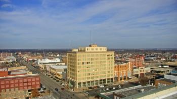 Weather camera view of First National Bank-Hutchinson.
