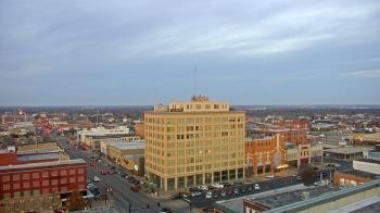 Weather camera view of First National Bank-Hutchinson.