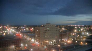 Weather camera view of First National Bank-Hutchinson.
