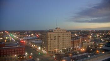 Weather camera view of First National Bank-Hutchinson.