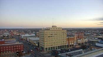 Weather camera view of First National Bank-Hutchinson.