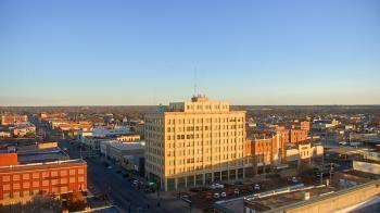 Weather camera view of First National Bank-Hutchinson.