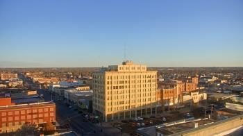 Weather camera view of First National Bank-Hutchinson.