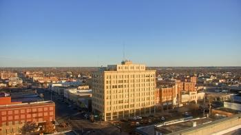 Weather camera view of First National Bank-Hutchinson.