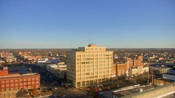 Weather camera view of First National Bank-Hutchinson.