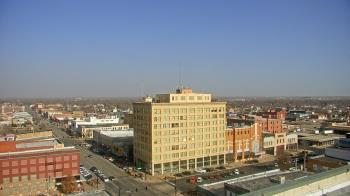 Weather camera view of First National Bank-Hutchinson.