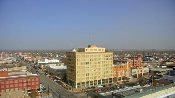 Weather camera view of First National Bank-Hutchinson.