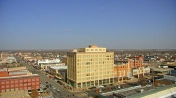 Weather camera view of First National Bank-Hutchinson.