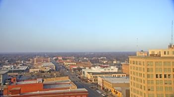Weather camera view of First National Bank-Hutchinson.