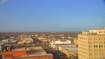 Weather camera view of First National Bank-Hutchinson.