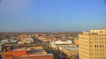 Weather camera view of First National Bank-Hutchinson.