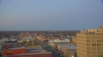 Weather camera view of First National Bank-Hutchinson.
