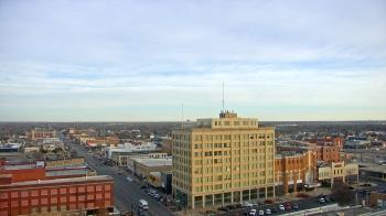 Weather camera view of First National Bank-Hutchinson.