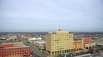 Weather camera view of First National Bank-Hutchinson.
