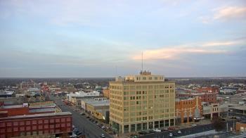 Weather camera view of First National Bank-Hutchinson.
