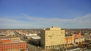 Weather camera view of First National Bank-Hutchinson.