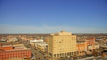 Weather camera view of First National Bank-Hutchinson.