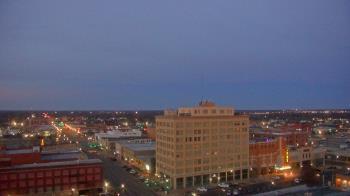 Weather camera view of First National Bank-Hutchinson.