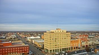 Weather camera view of First National Bank-Hutchinson.