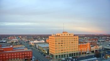Weather camera view of First National Bank-Hutchinson.