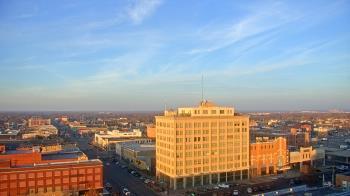 Weather camera view of First National Bank-Hutchinson.