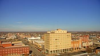 Weather camera view of First National Bank-Hutchinson.