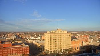 Weather camera view of First National Bank-Hutchinson.