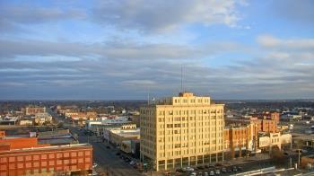 Weather camera view of First National Bank-Hutchinson.